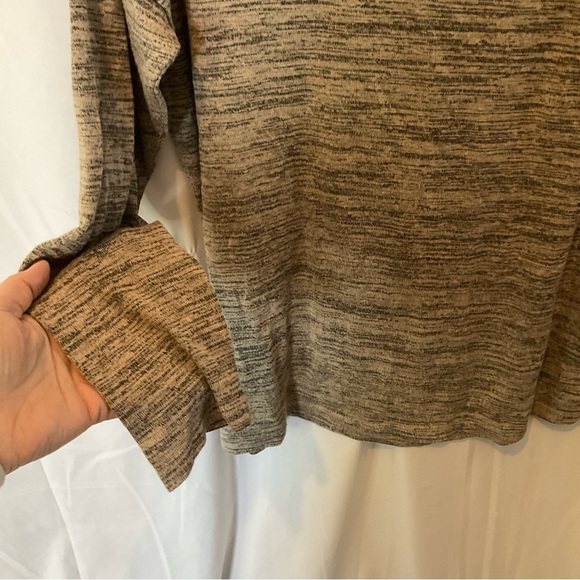 Loramendi Women’s Long Sleeve Heathered Oatmeal color with Black lace trim XL - Picture 3 of 16